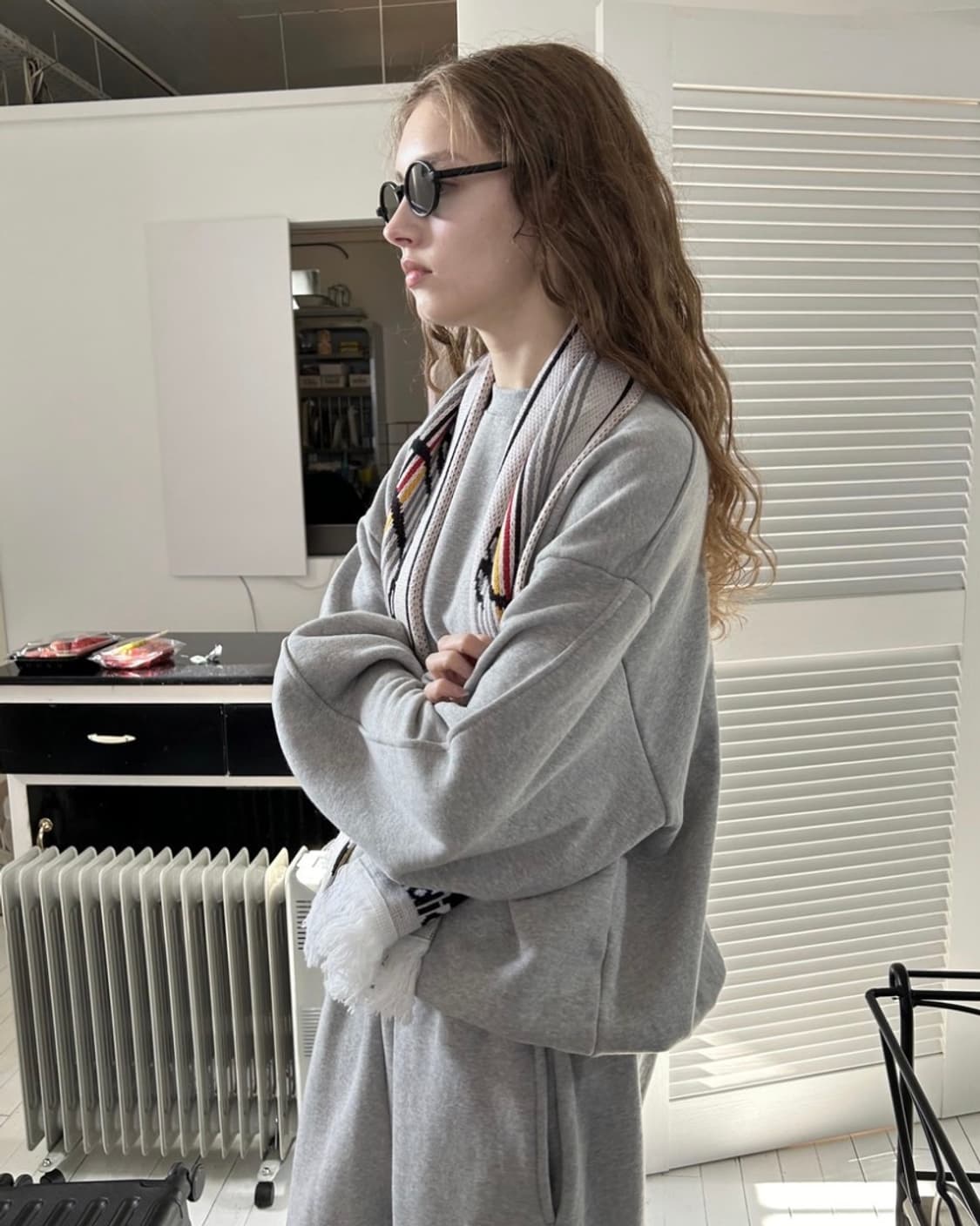 어텐즈 Gray Basic Sweatshirt 상품이미지2