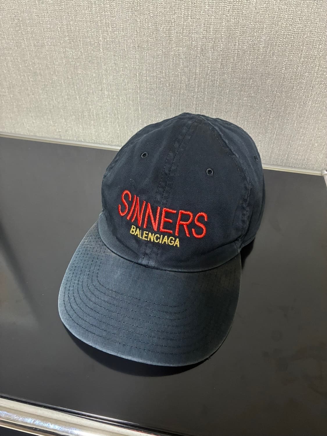 발렌시아가 SINNERS 상품이미지1