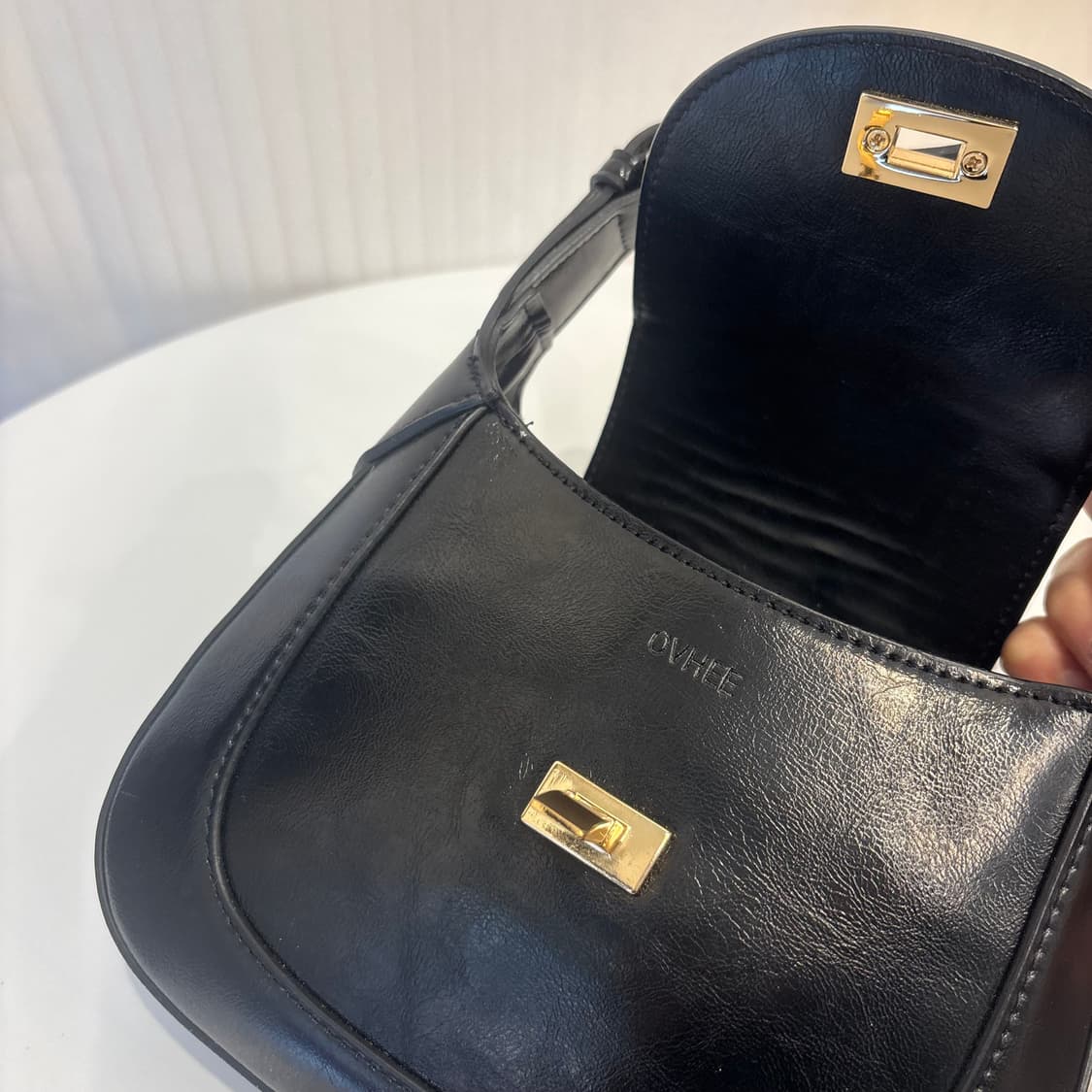 정품 Ovhee 오브히 보떼 크링클드 미니백     상품이미지9