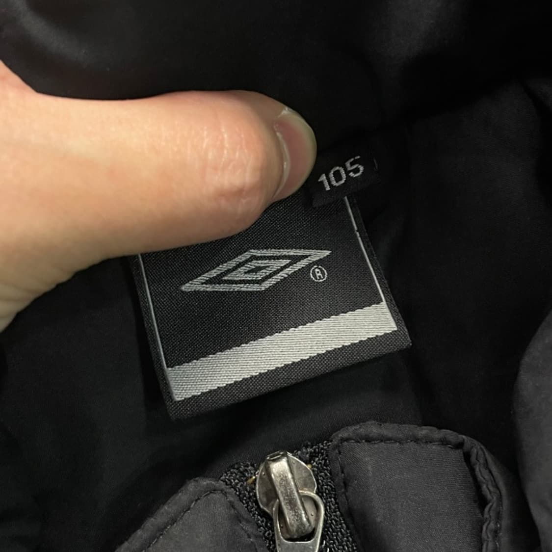 105 엄브로 빅로고 바람막이  상품이미지3