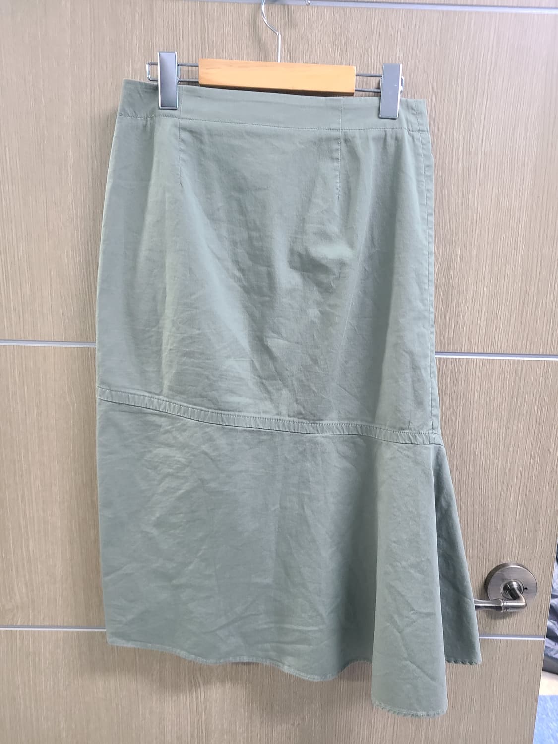 띠어리 면스판 언밸런스 스커트 카키 2 상품이미지6