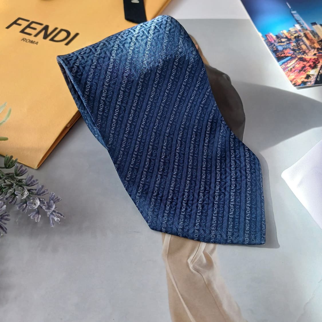 펜디 실크 네이비 로고 패턴 넥타이 9cm A등급 A18833
 상품이미지2