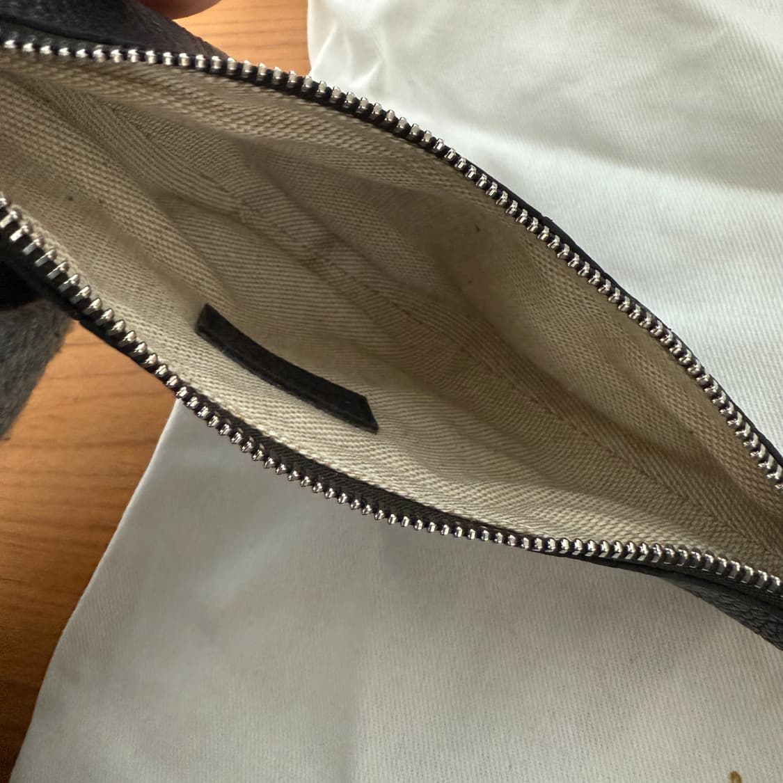 르메르 코인펄스 네크리스 다크 브라운 상품이미지7