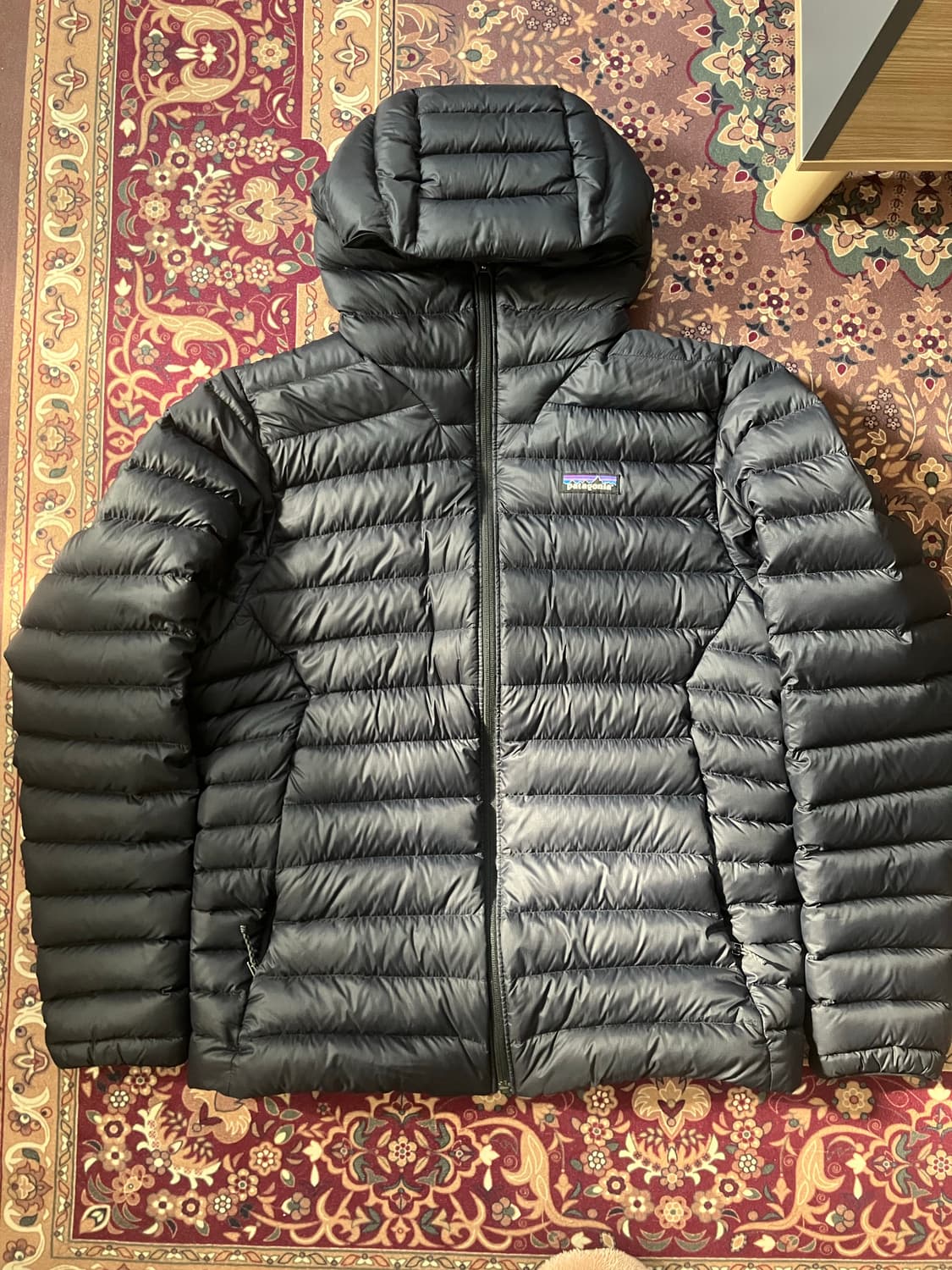 파타고니아 경량 다운후디 블랙 상품이미지1