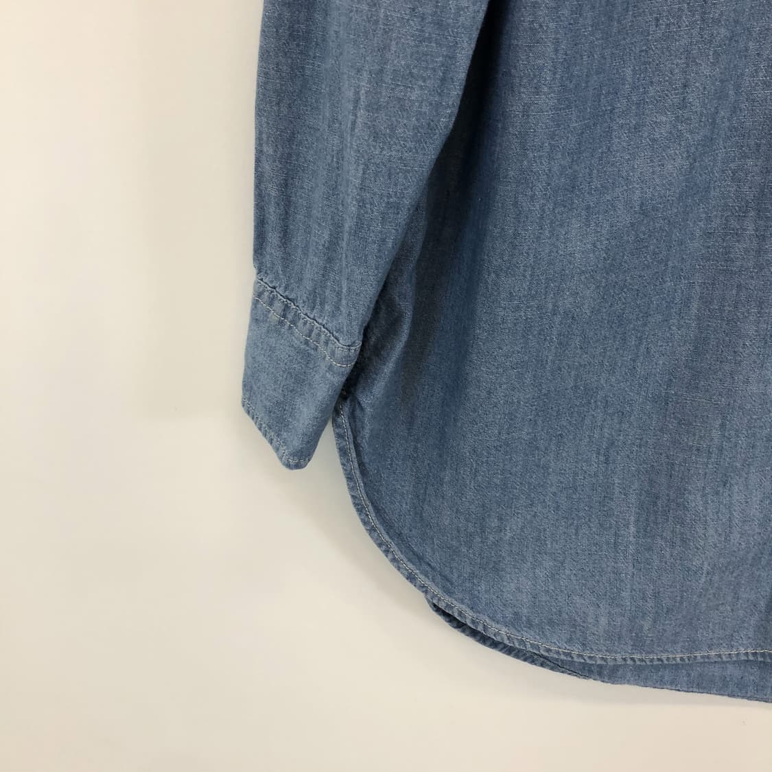 유니클로 샴브레이 포켓셔츠 M 상품이미지3