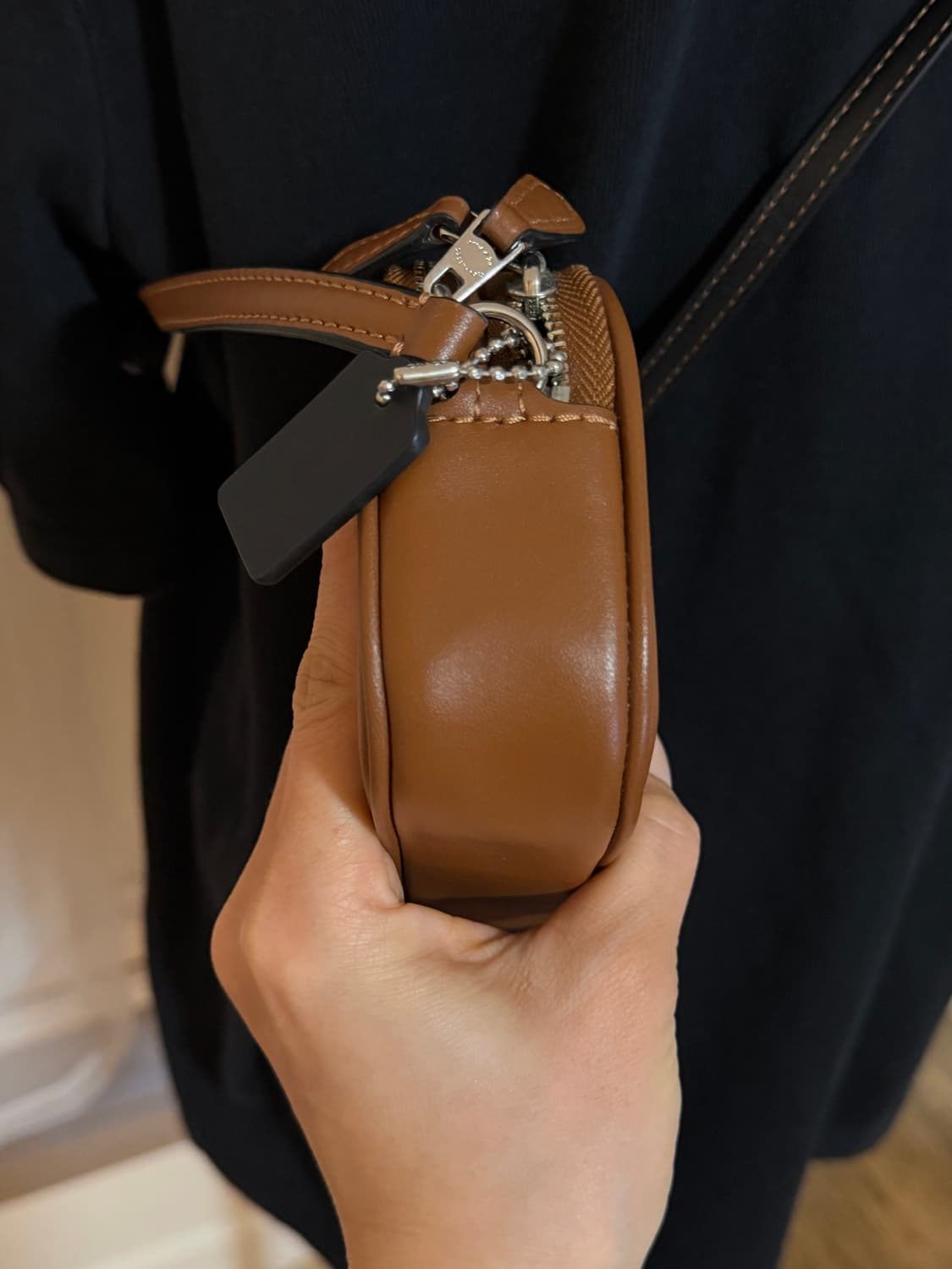 코치 미니 크로스백 x 스누피 콜라보  상품이미지3