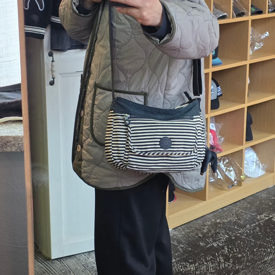 키플링 스트라이프 크로스백 상품이미지2