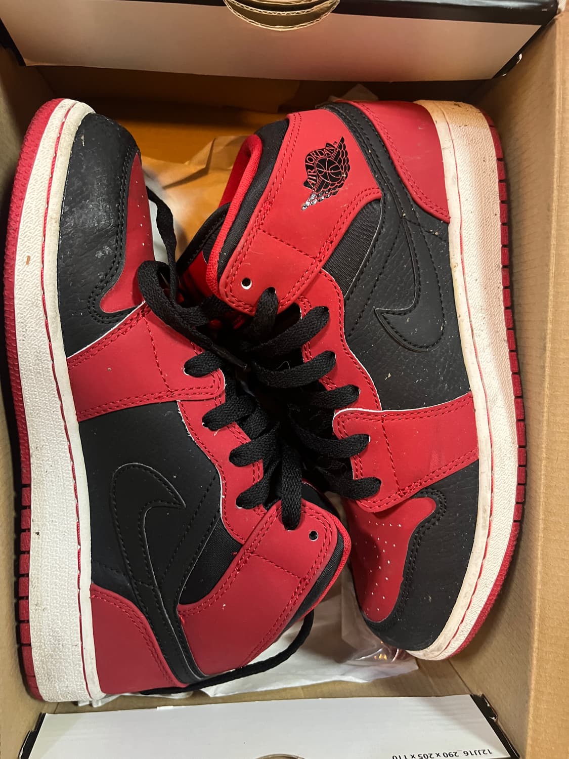 나이키 에어 조던 1 미드 블랙 레드 240mm 상품이미지1