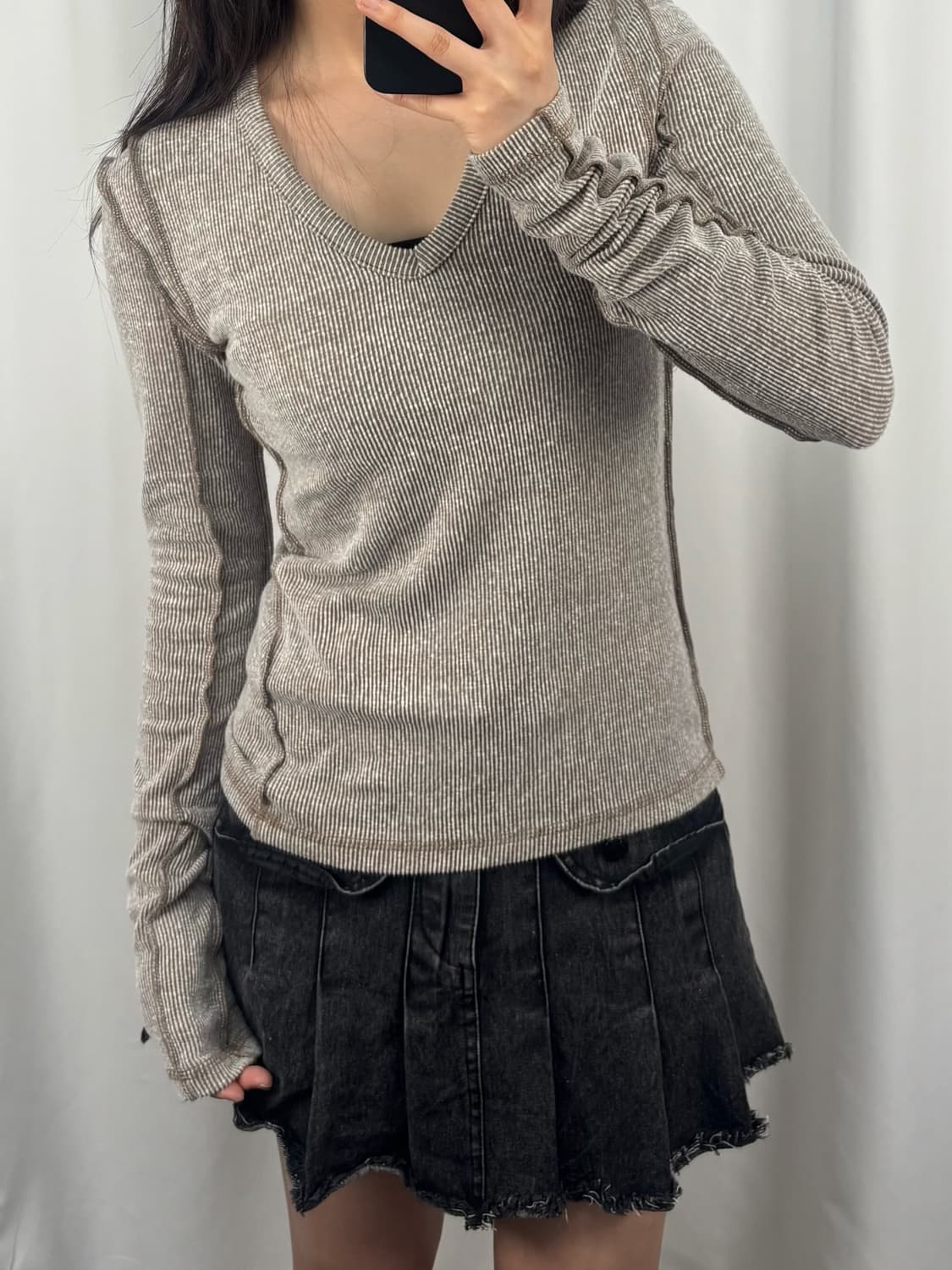 마뗑킴 스티치 브이넥 슬림 니트 상품이미지1