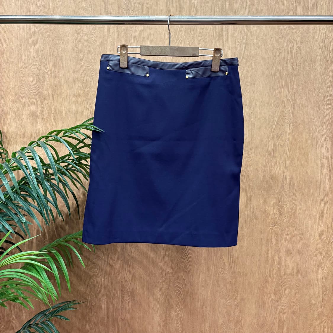 베르사체 펜슬 스커트 허리 블랙 레더 트리밍 골드 장식 디테일 네이비 상품이미지1