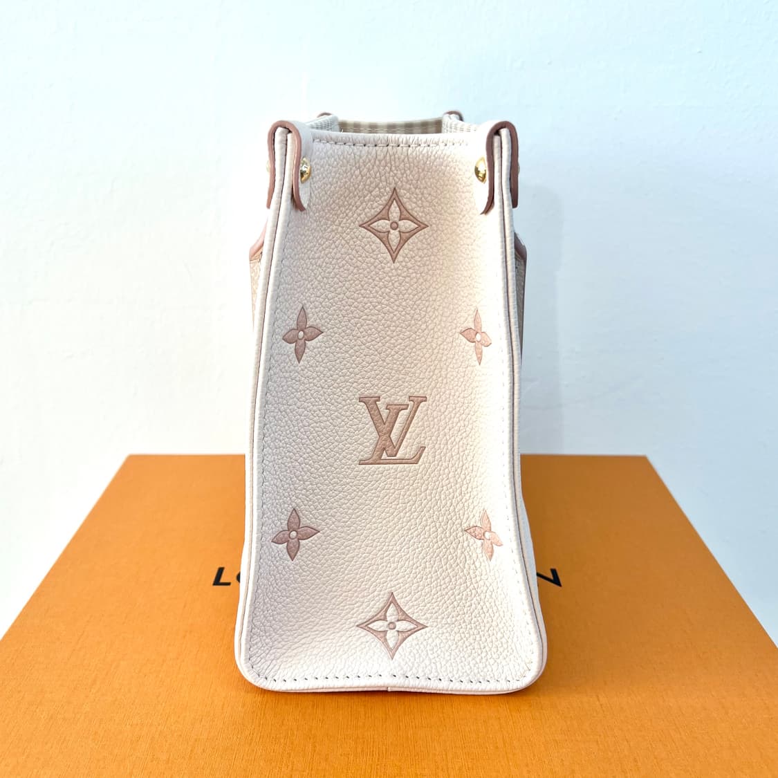 [25SS/새상품] 루이비통 온더고 PM 에덴 크로스백 가방 M14403 상품이미지8