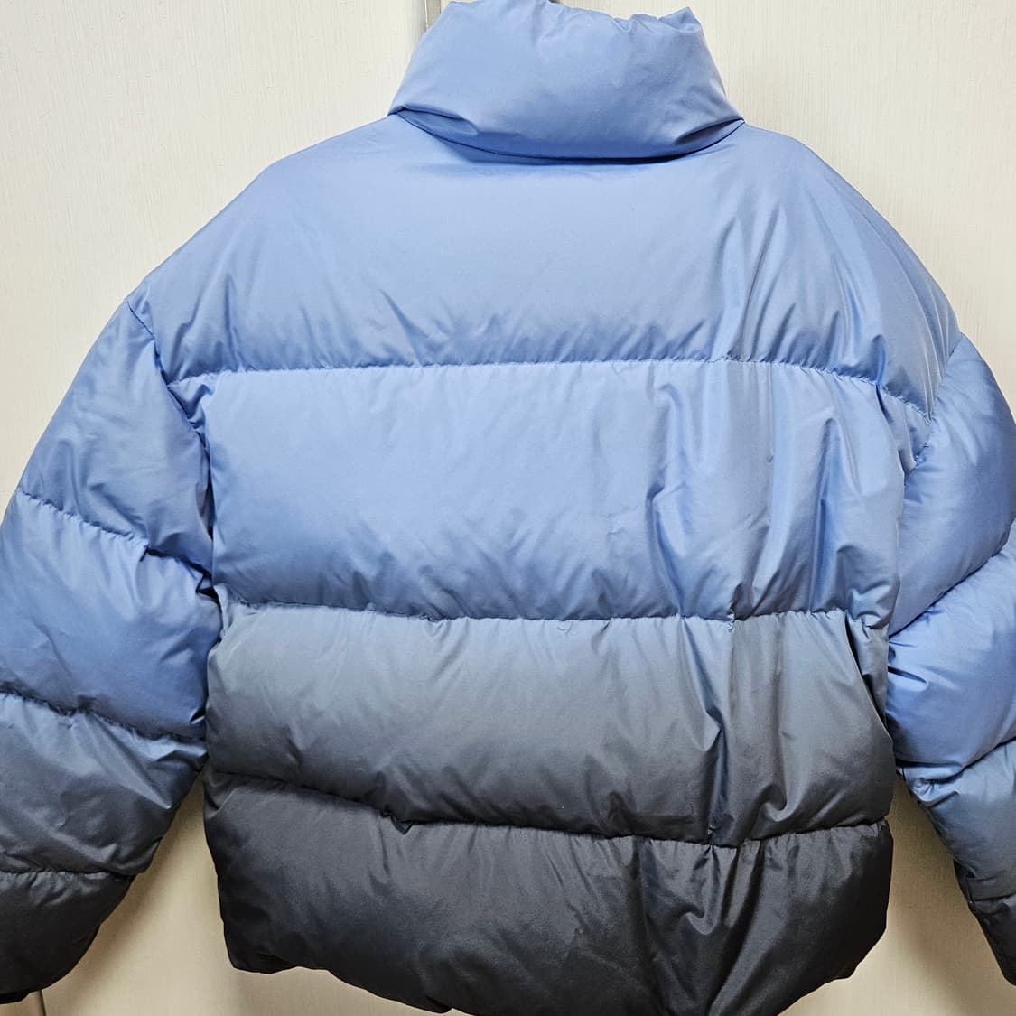 널디 머큐리 그라데이션 다운 패딩 M 상품이미지6