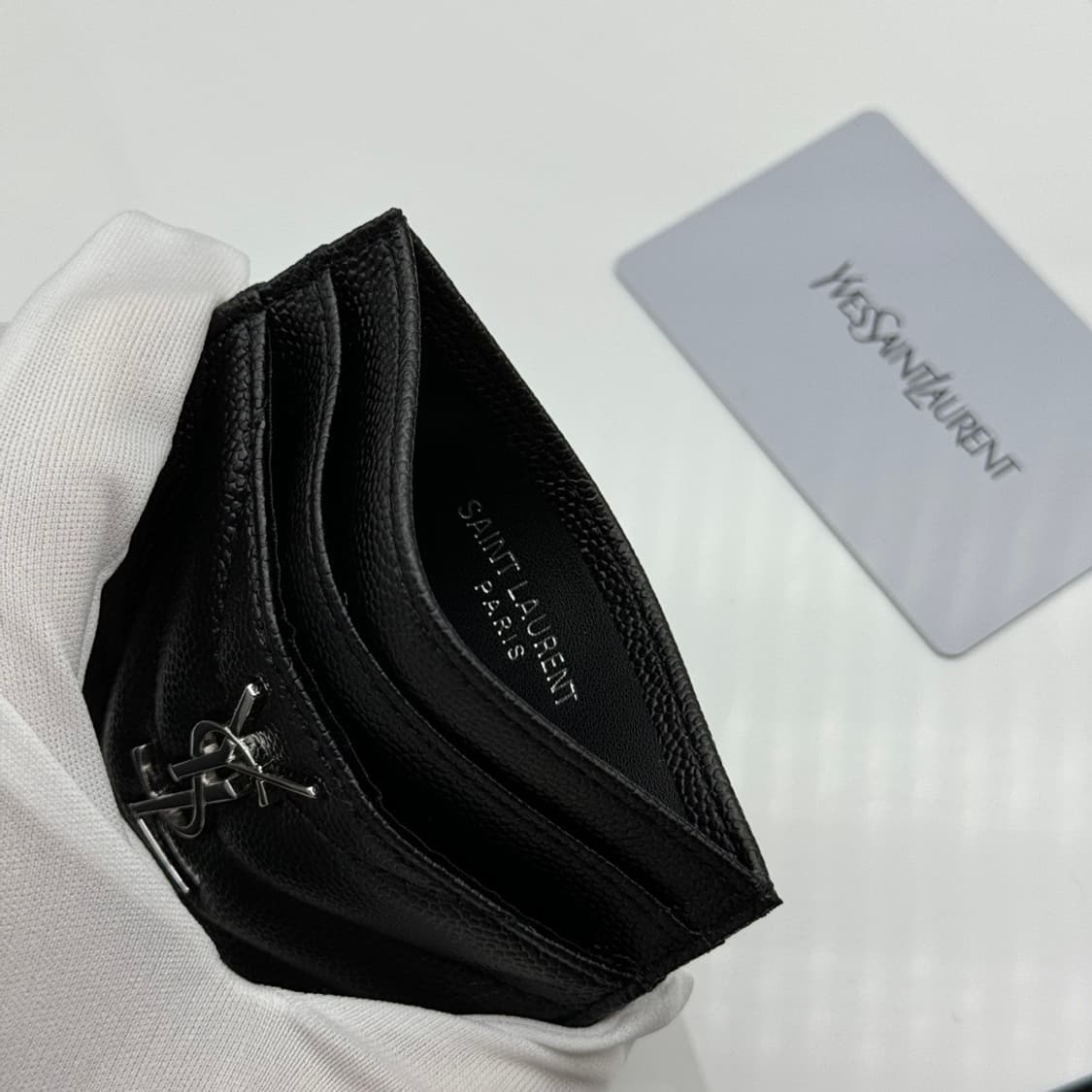 생로랑 그랑 드 뿌드르 텍스쳐드 마틀라세 레더 카산드라 마틀라세 카드 케 상품이미지4