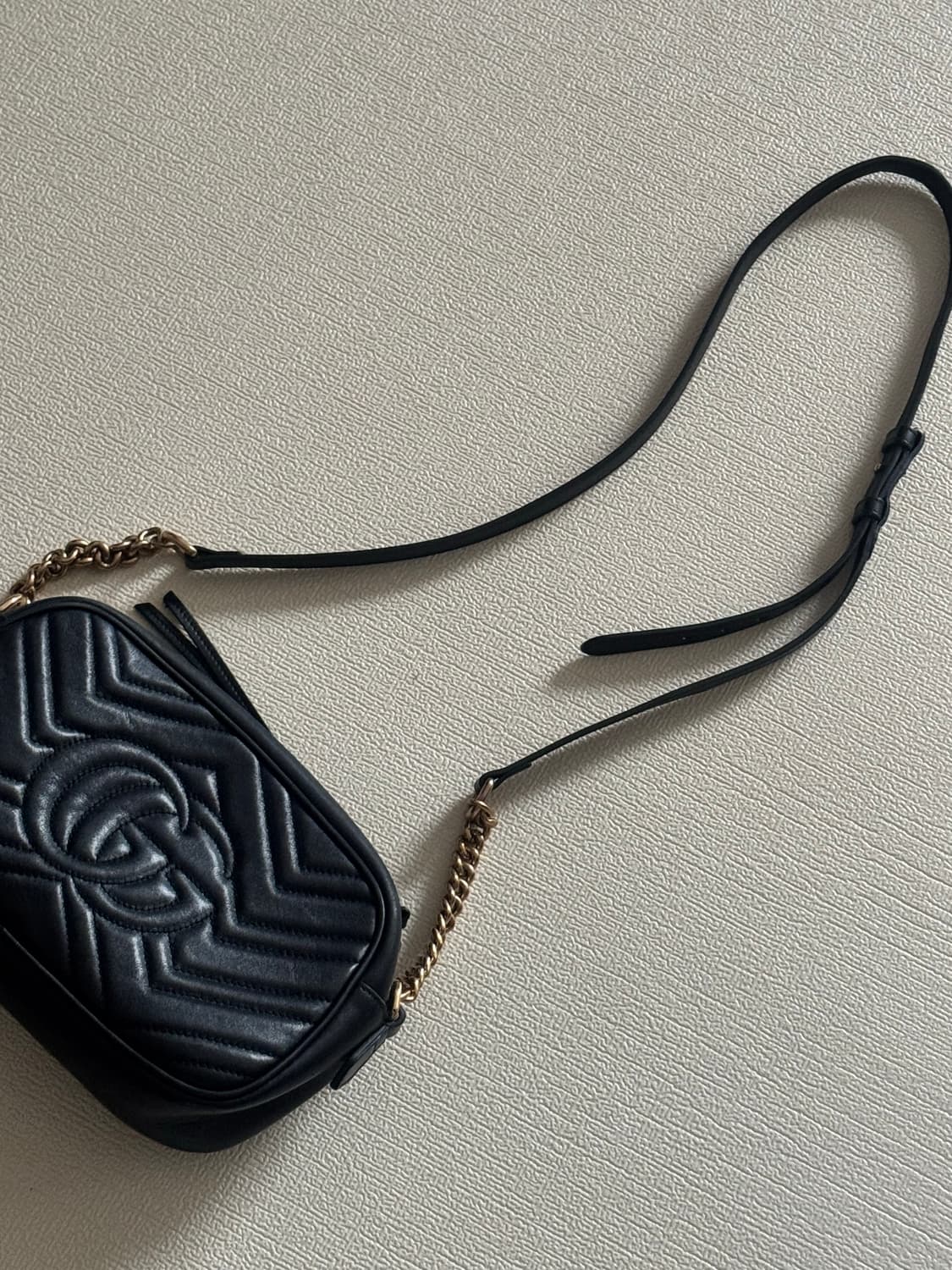 구찌 마몬트 마틀라세 블랙 카메라백 상품이미지5