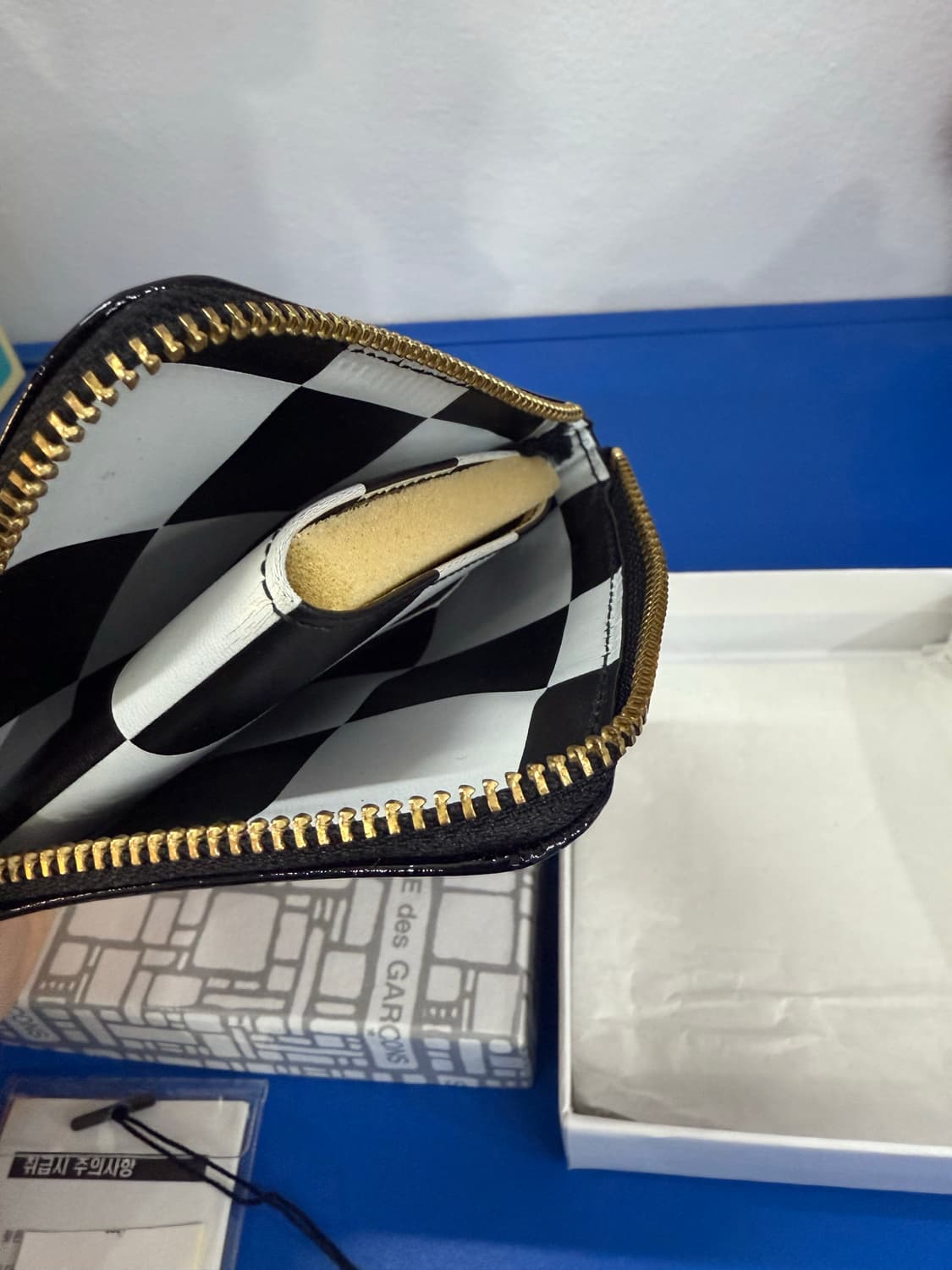 꼼데 애나멜 지갑 히든도트 상품이미지1