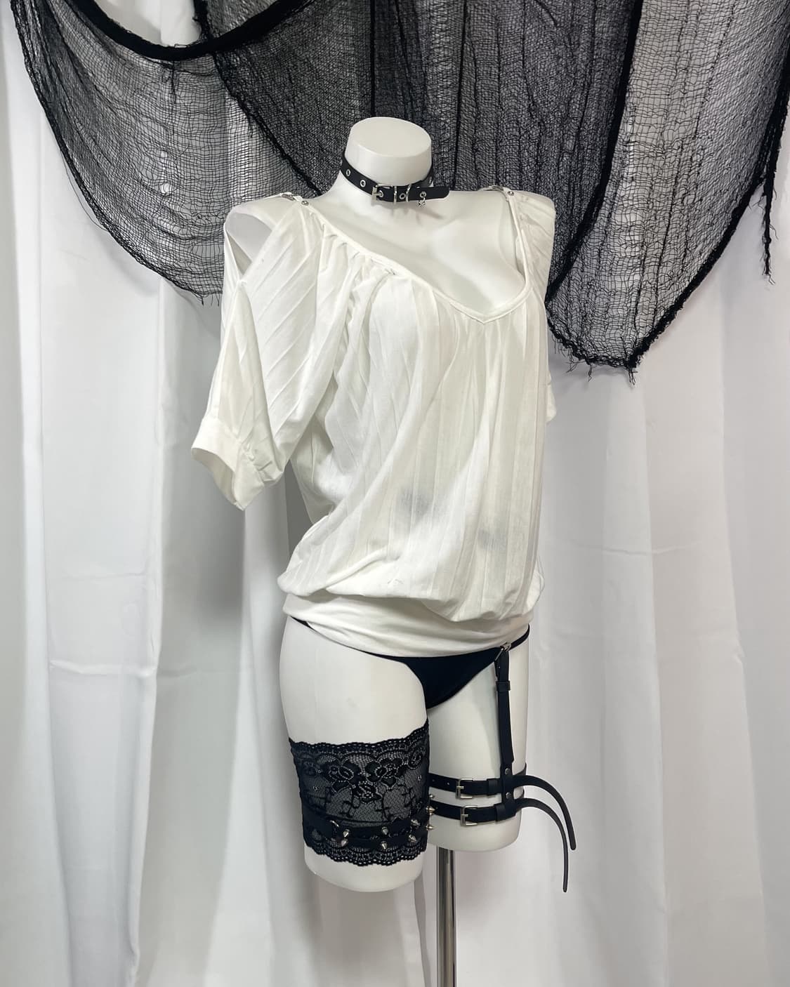 white cubic t-shirt 상품이미지2
