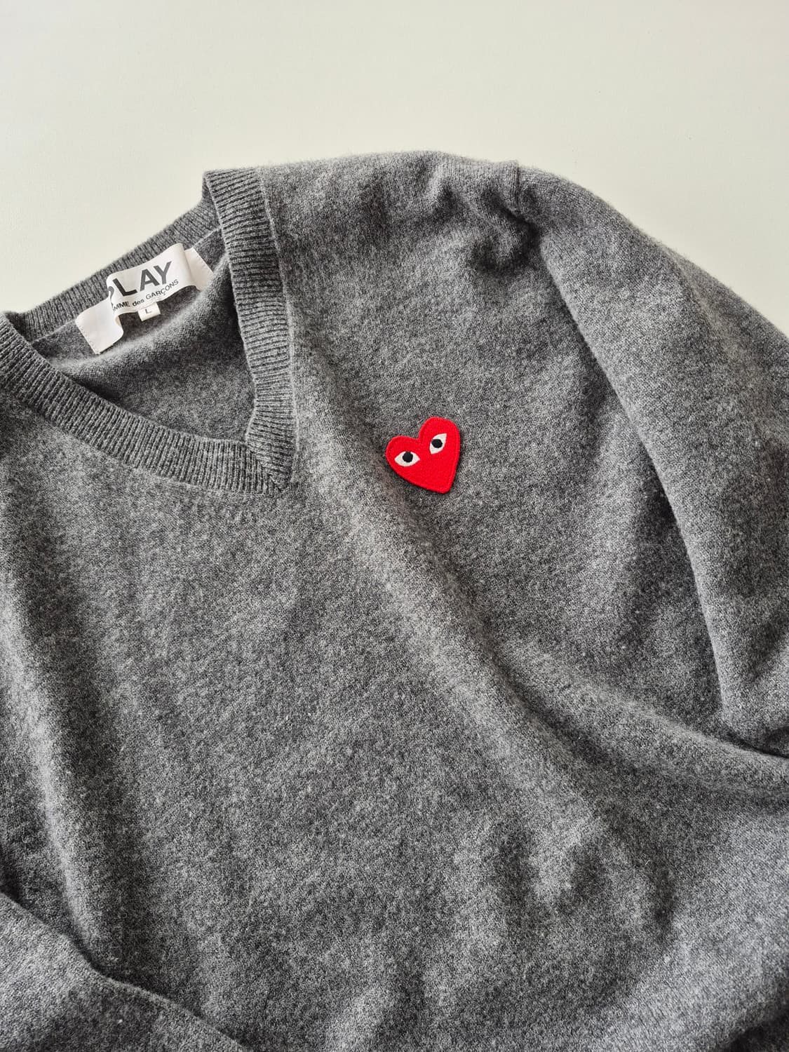 정품백화점판최상급)꼼데가르송  브이넥 니트 상품이미지1