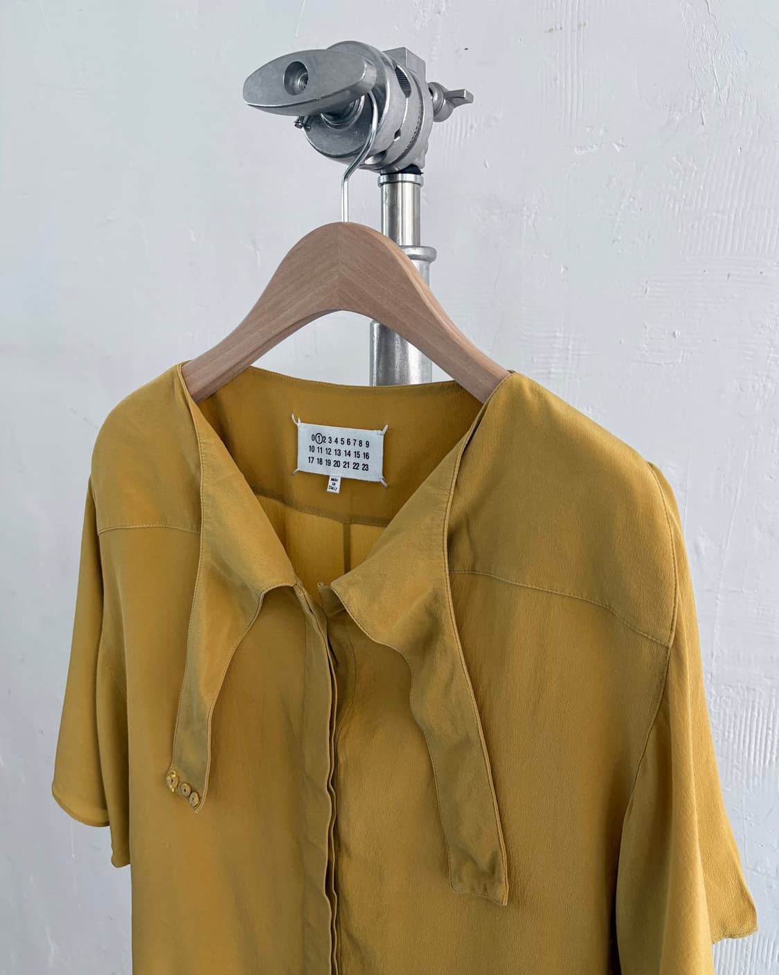 Maison Margiela 메종 마르지엘라 옐로우 실크 블라우스 상품이미지2
