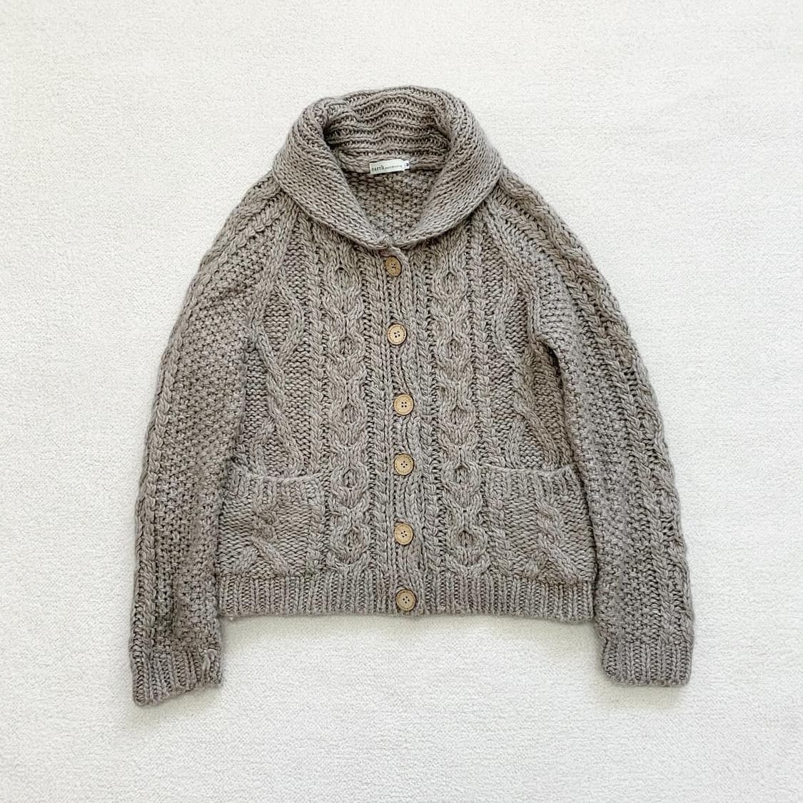 어스뮤직 우드자수 코코아 울 혼방 가디건 상품이미지1