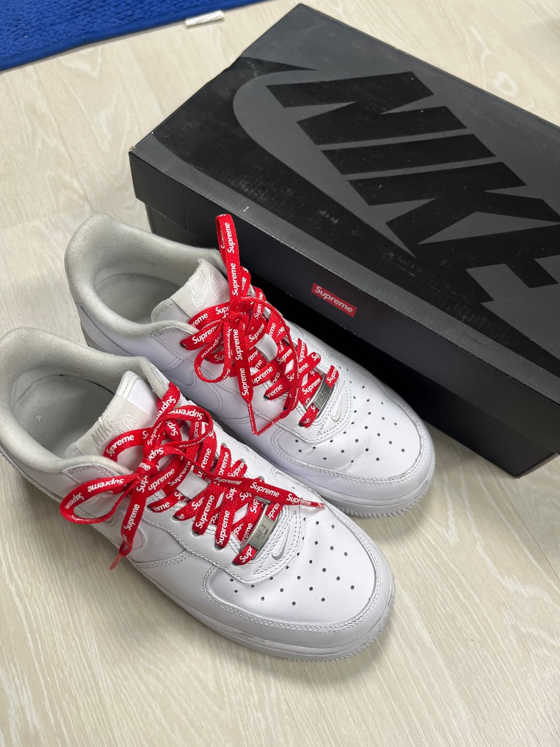 나이키 에어포스 1 로우 SP 슈프림 흰색 250 상품이미지1