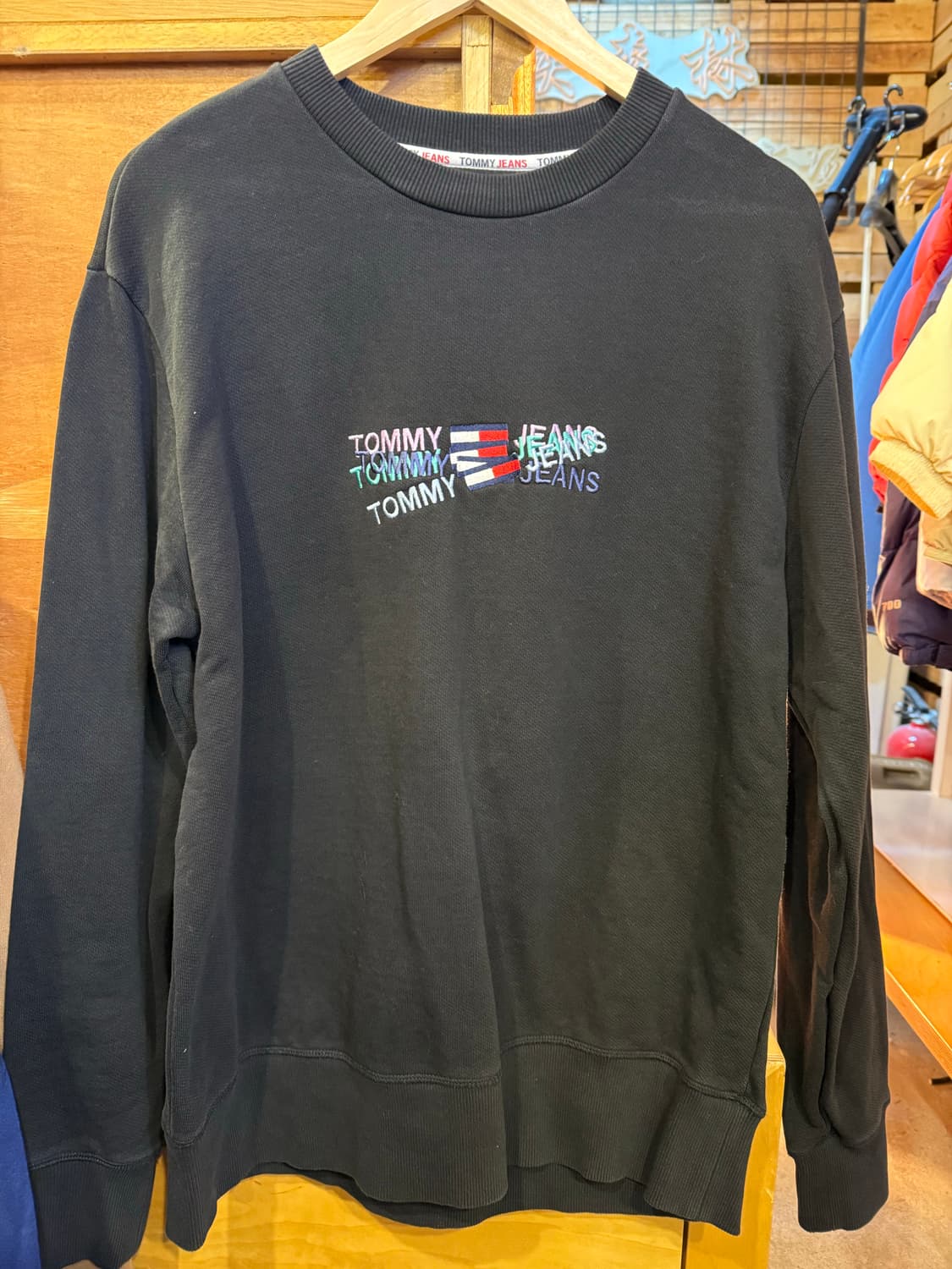 타미진스 자수로고 블랙 맨투맨 상품이미지1