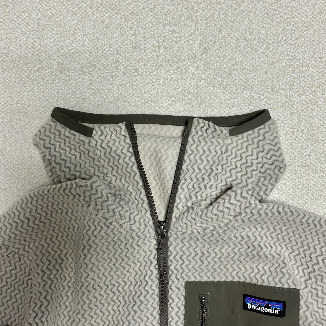 파타고니아 맨즈 R1 에어 풀집 후디 상품이미지5