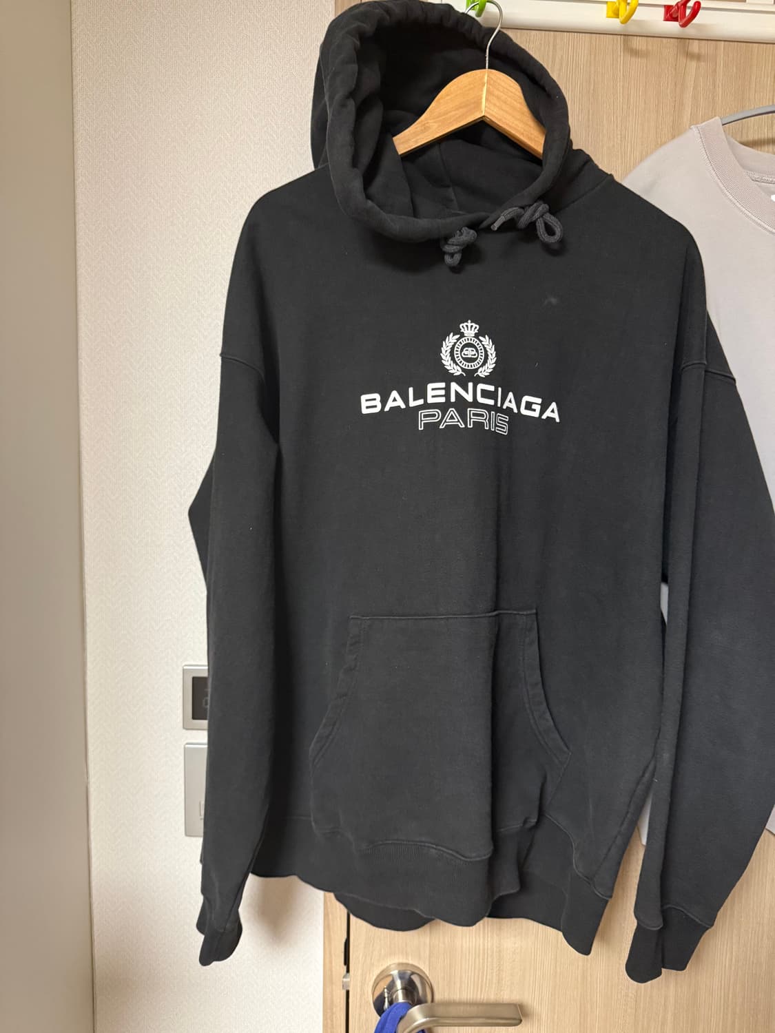 발렌시아가 월계수 파리 bb로고 후드티 상품이미지1