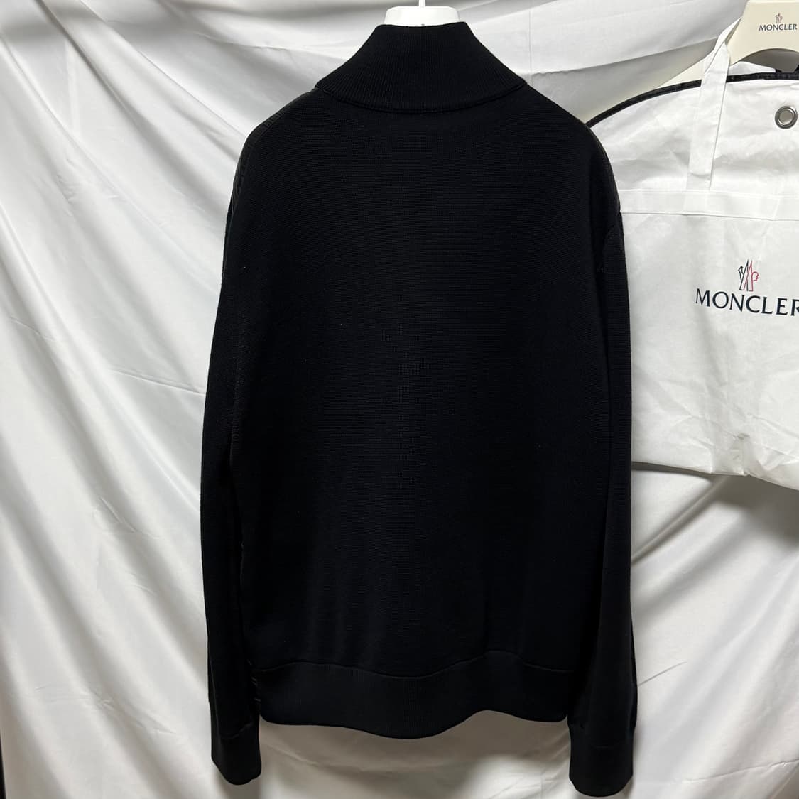 [S+급/2XL] 몽클레어 니트패딩 김현우 니트패딩 트리콧 블랙 상품이미지5