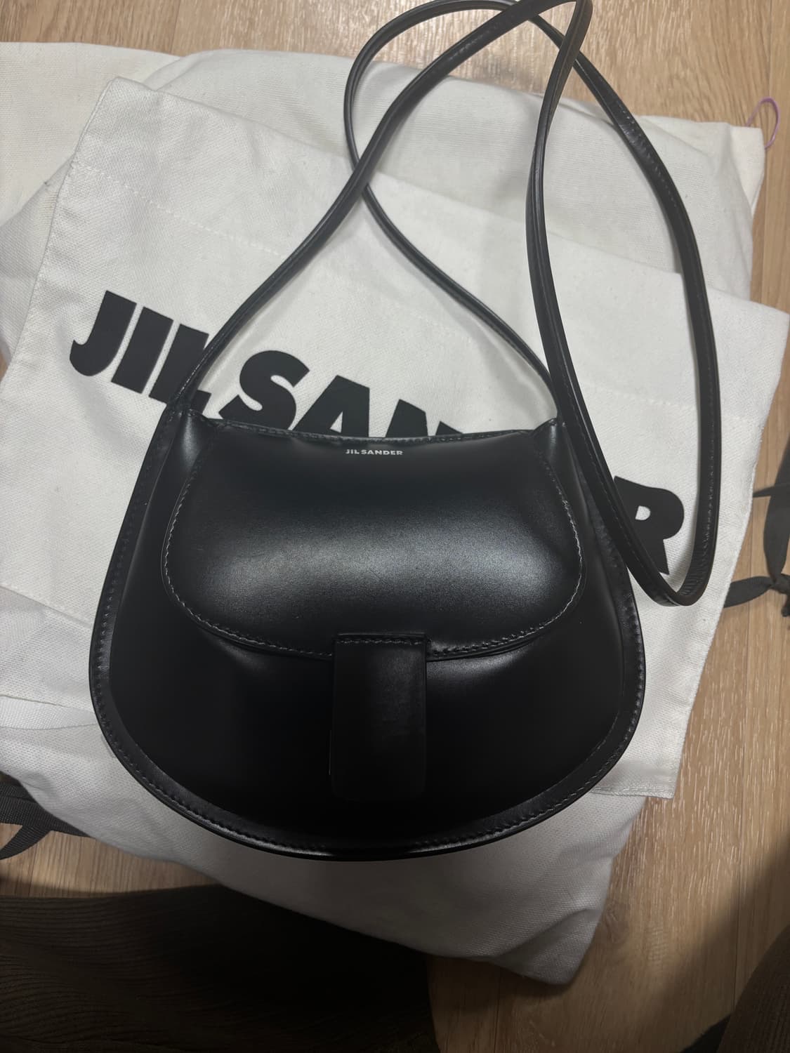 질샌더 크레센트백 미니 블랙  상품이미지1