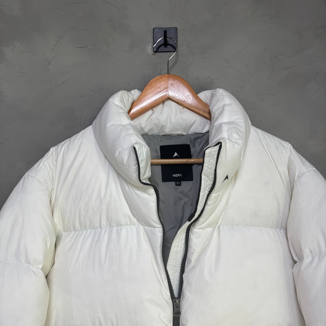 네파 구스다운 넥로고 패딩 화이트 상품이미지2