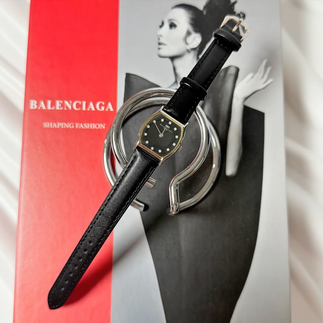 발렌시아가 빈티지 라운드 쿠션케이스 시계  상품이미지2