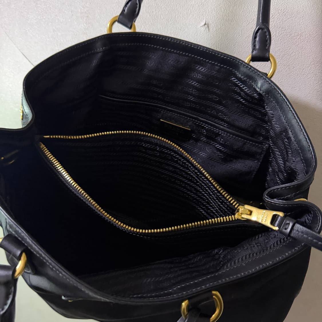 프라다 포코노 나일론 삼각로고 토트&숄더백 상품이미지5