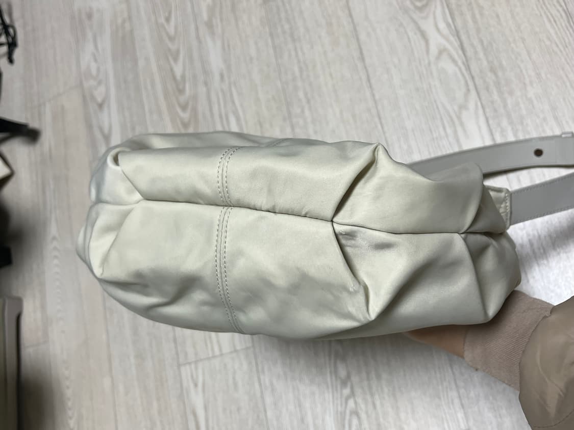 낫띵리튼 호보백 솔트 상품이미지4