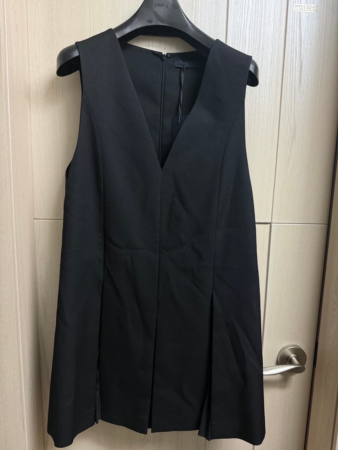 준지 블랙 브이넥 미니 드레스 상품이미지3