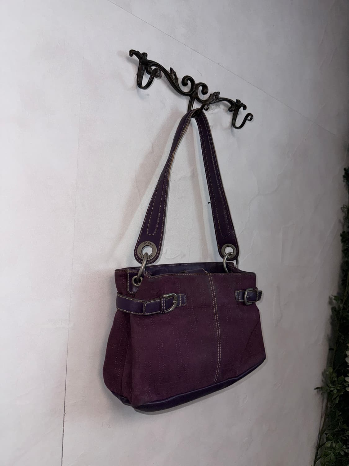 Tommy Hilfiger violet stitch buckle 숄더백 상품이미지2