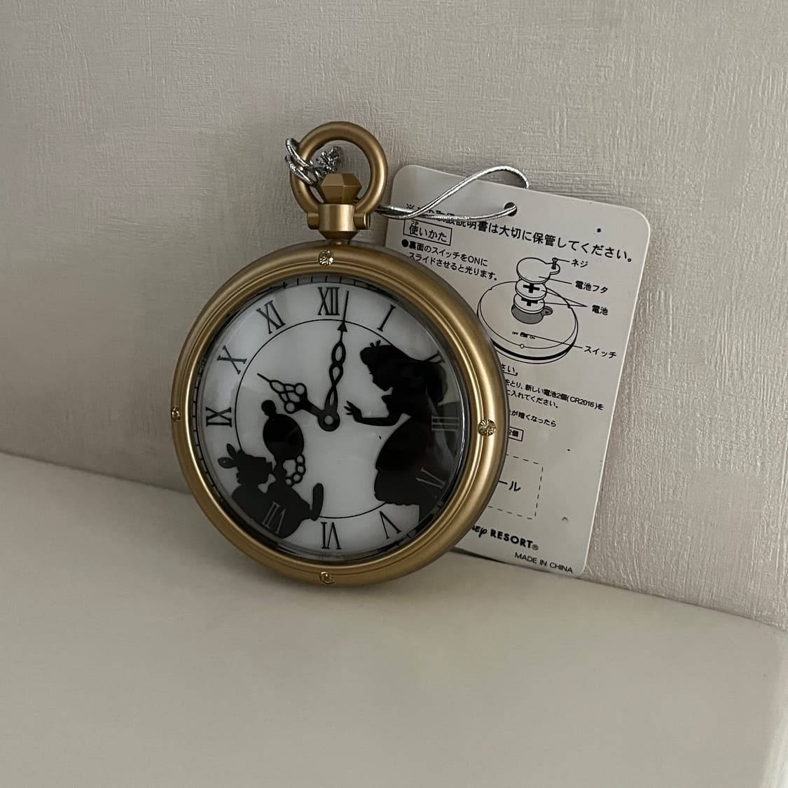 도쿄디즈니 정품 앨리스 시계모양 라이트 참 상품이미지1