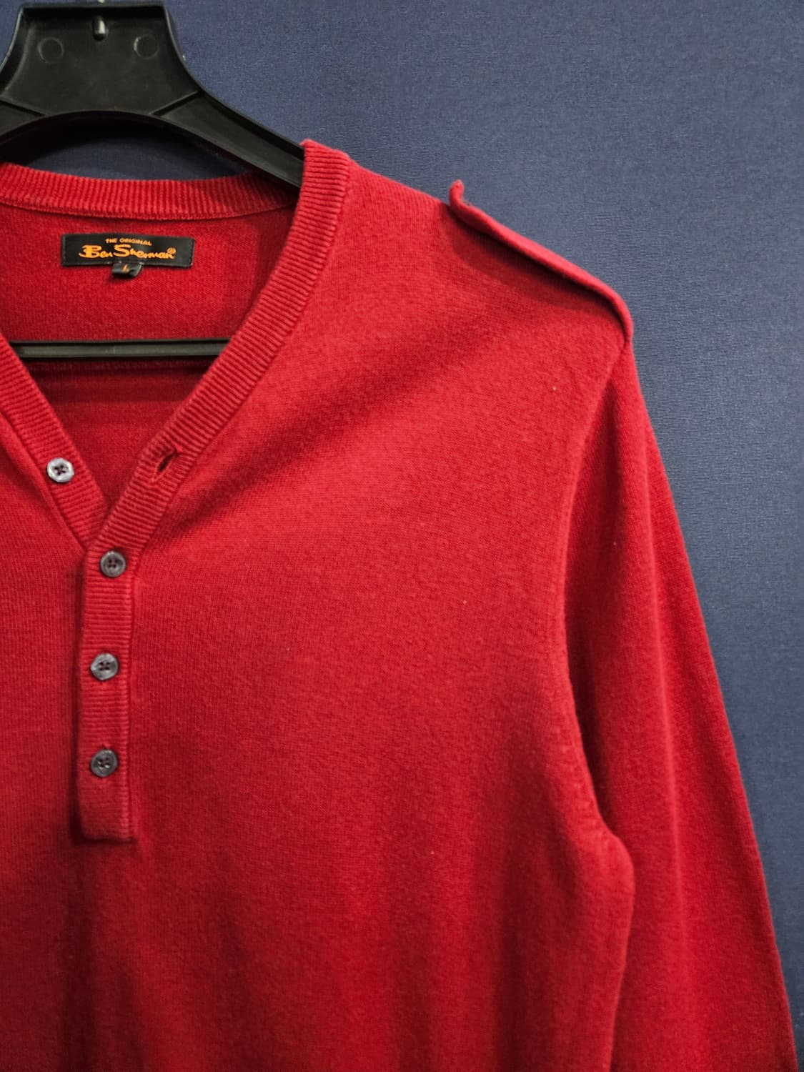 벤 셔먼 다크레드컬러 남성 100 브이넥 니트  상품이미지4
