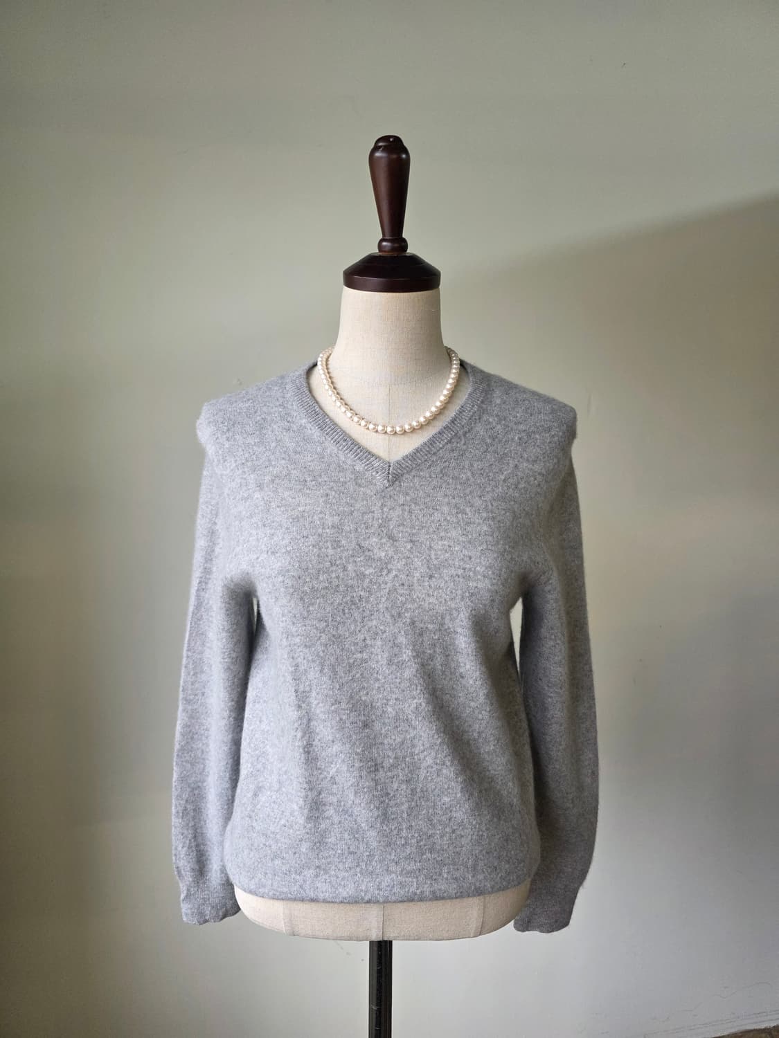 캐시미어100 브이넥 니트 상품이미지1