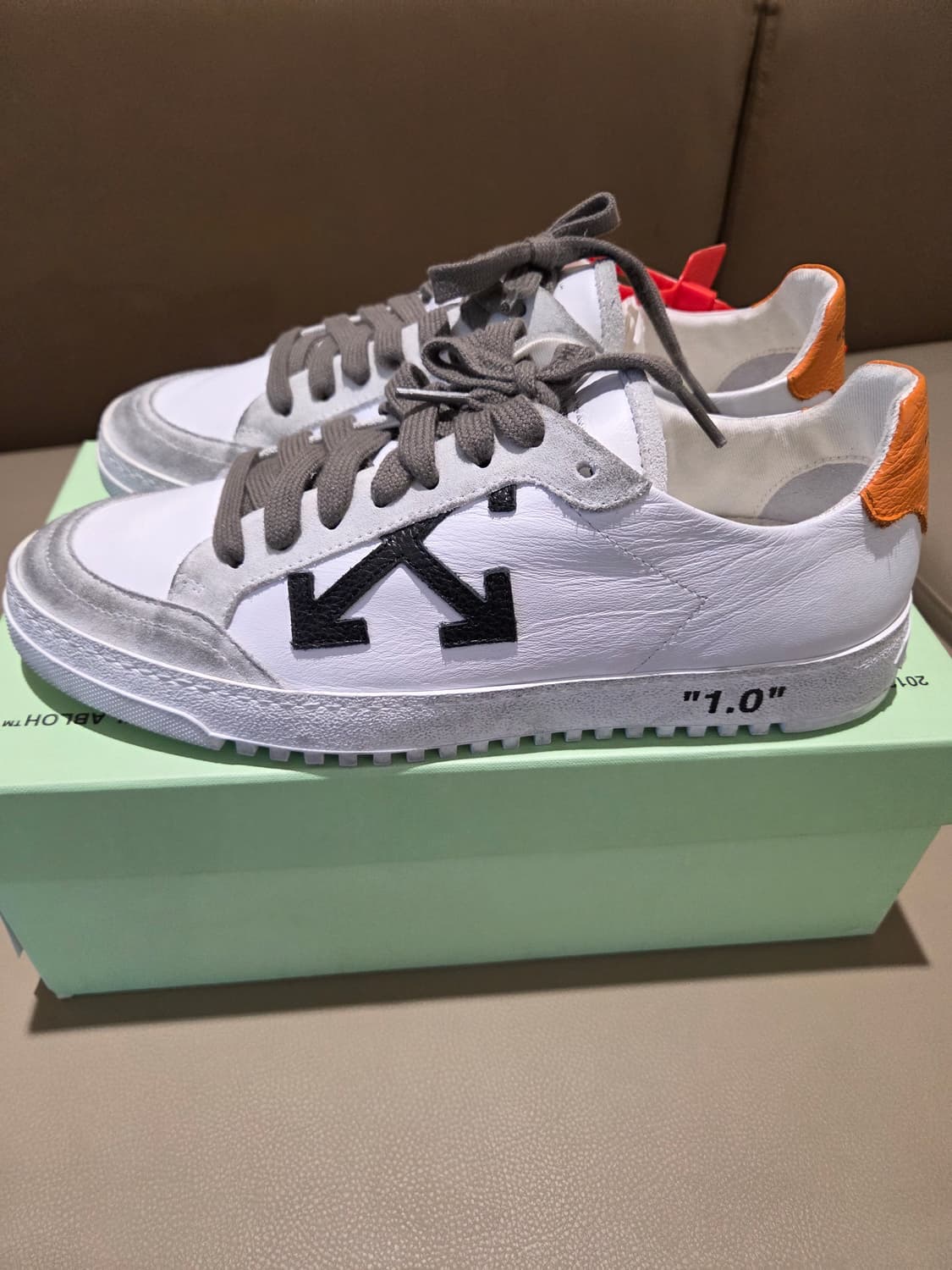 오프화이트 빈티지 애로우 레더 스니커즈 상품이미지2