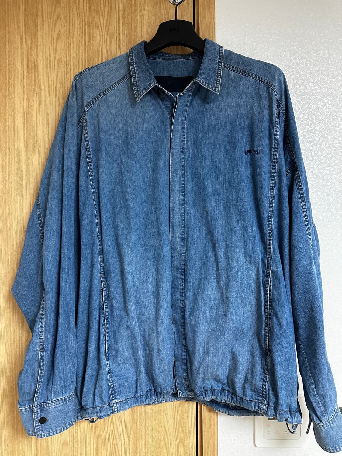 (48) 25SS 준지 라이트 데님 코치 셔츠 - 블루 상품이미지1