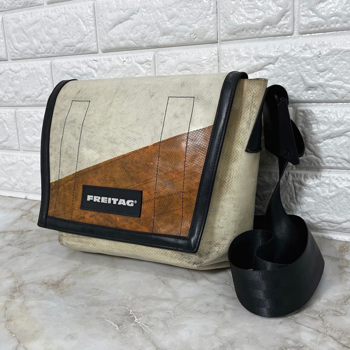 프라이탁 F12 드라그넷 크로스백 상품이미지2