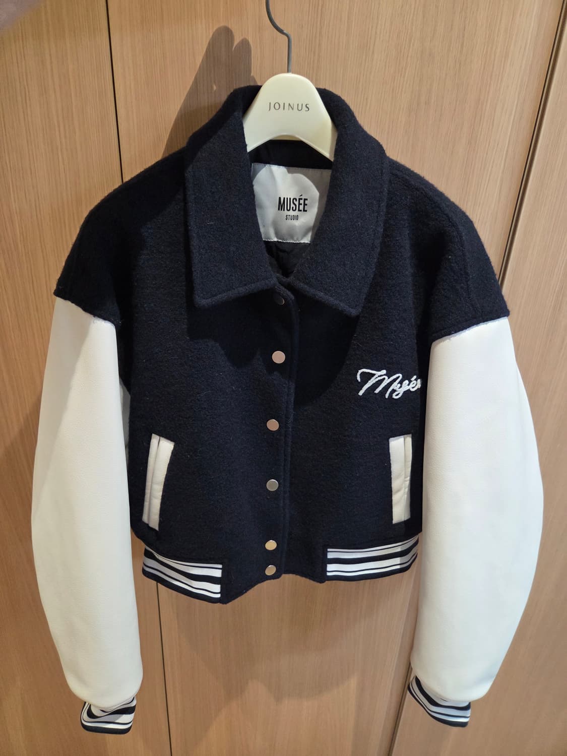 MUSEE 뮤제 로고 패치 울 바시티 패딩 봄버 재킷 상품이미지3