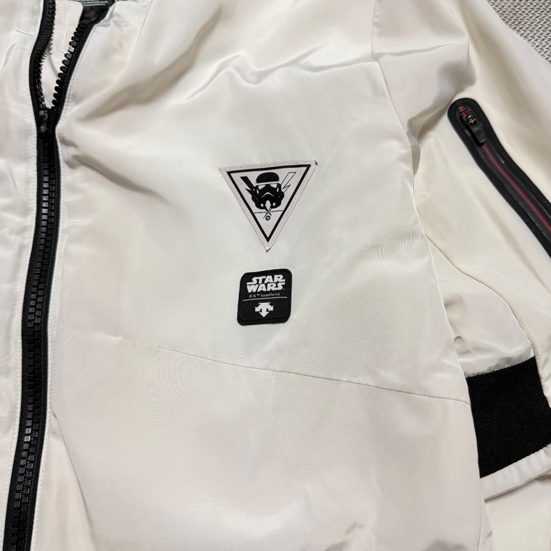 데상트 x 스타워즈 봄버자켓 상품이미지3