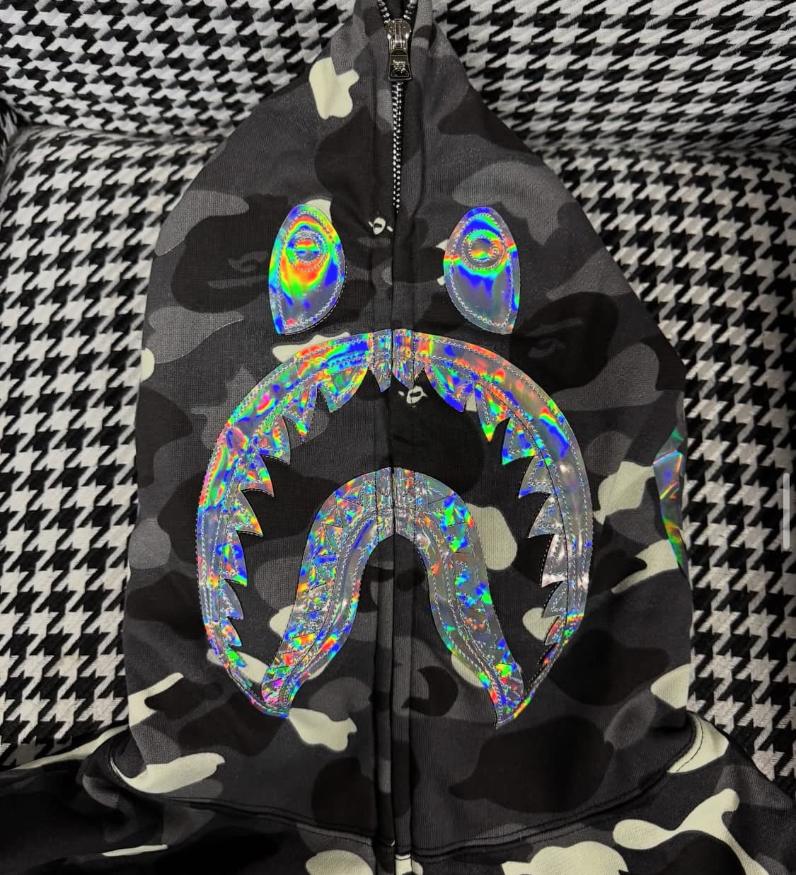 베이프 블링블링 샤크 후드집업 상품이미지1