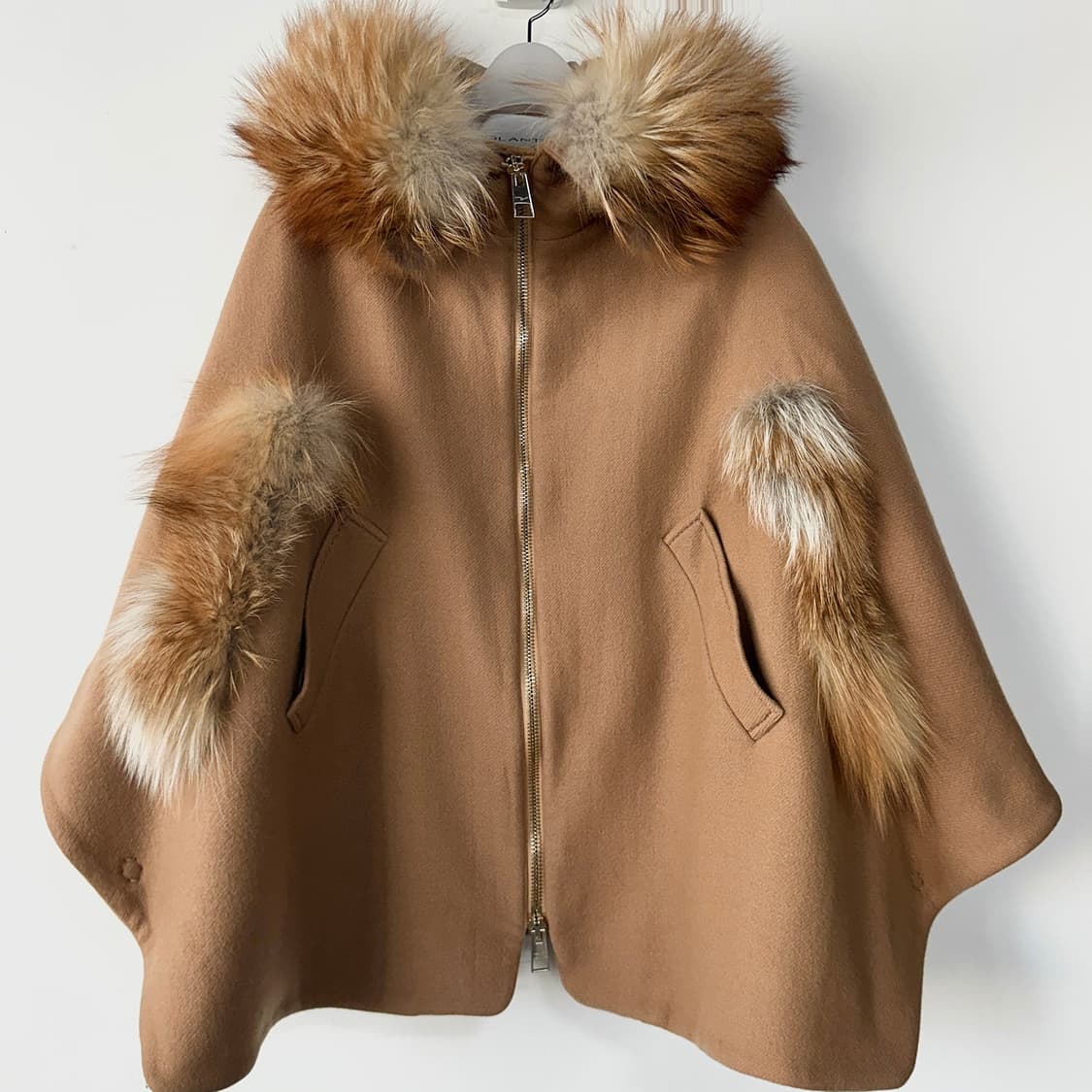 제시뉴욕 Alexis N 폭스퍼 캐시미어 케이프 상품이미지1