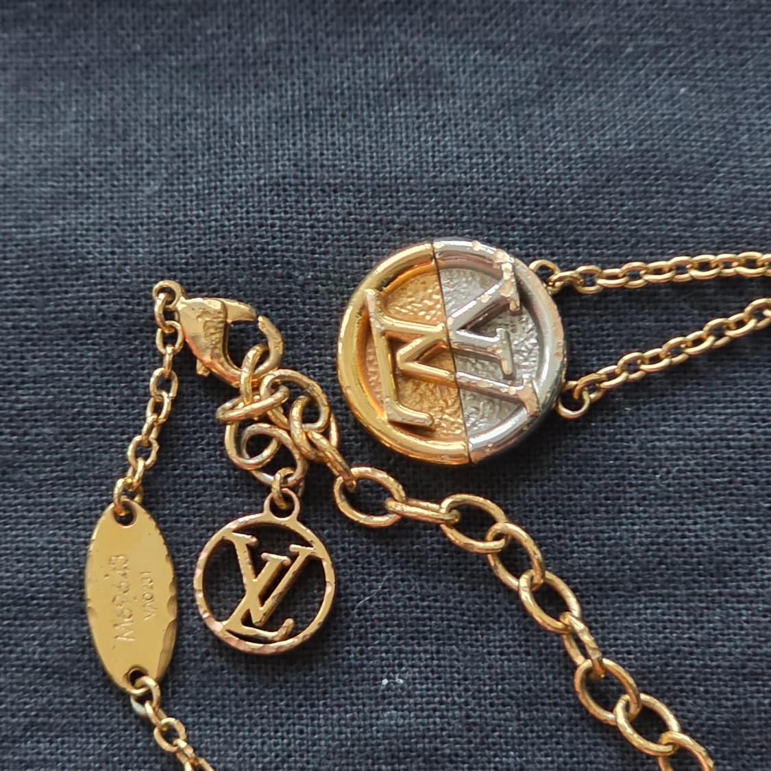 루이비통 콜리에 LV(L to V 엘투브이) 목걸이 상품이미지8