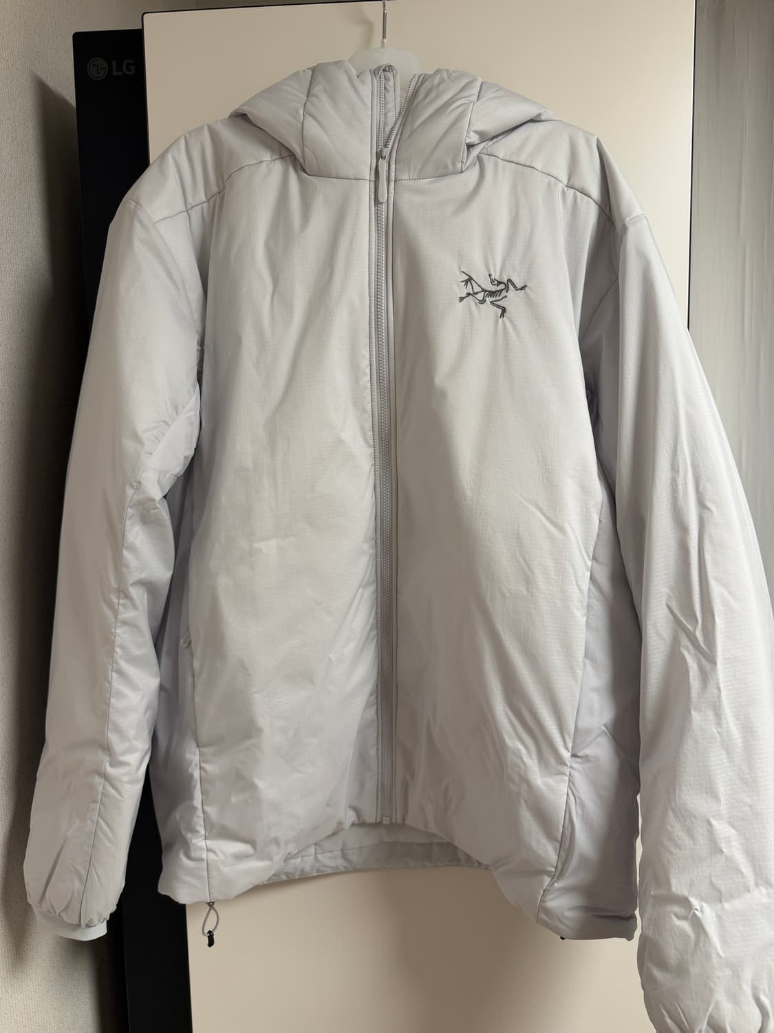 아크테릭스 아톰 SV 후디 솔리튜드 색상 L사이즈 상품이미지2