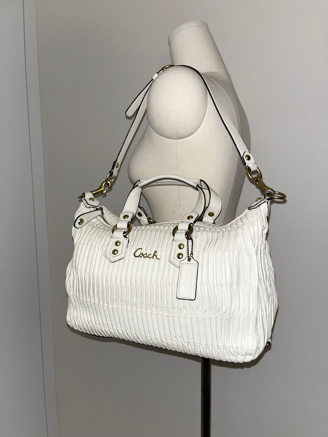 📦Coach All White shoulder bag 상품이미지2