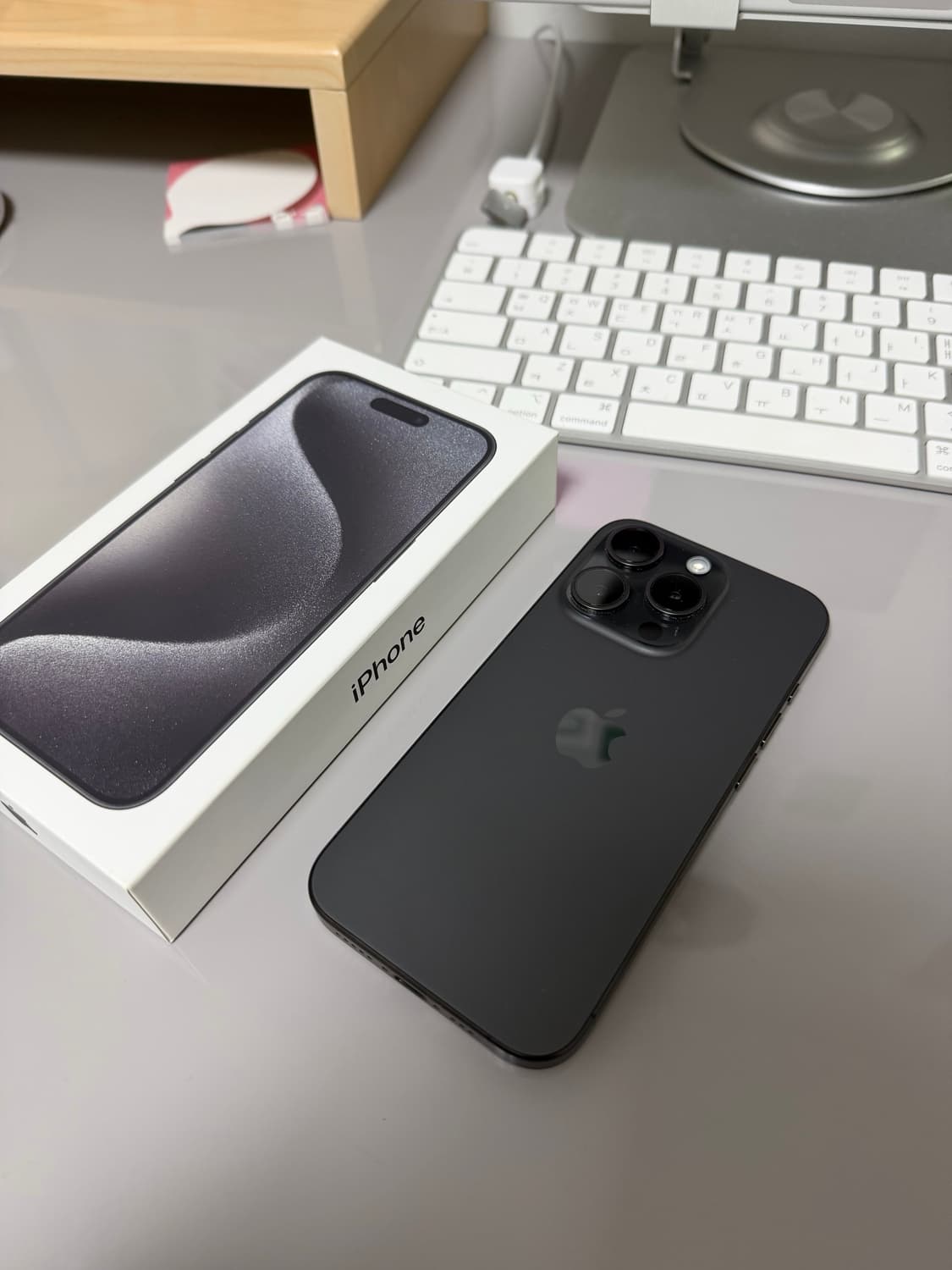 아이폰15프로 블랙 티타늄 256 상품이미지1