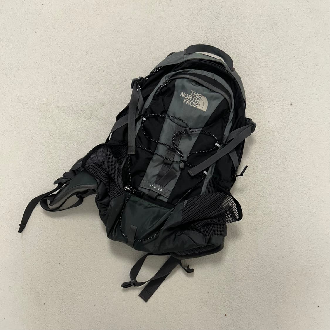 The North Face khaki gray ION20 backpack 상품이미지4